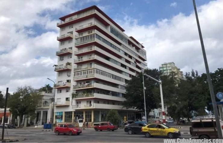 Tragedia en El Vedado: Mujer fallece tras lanzarse de un edificio