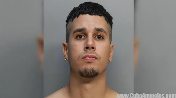 Cubano arrestado en Miami por presunto lanzamiento de piedras a vehículos