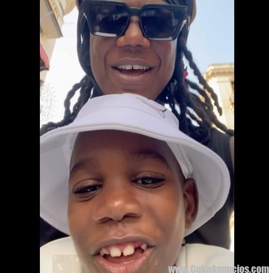 «Rutina» Recibe $2,000 del Reguetonero Ja Rulay