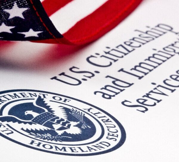 El DHS reanuda el parole humanitario con nuevas medidas para combatir el fraude