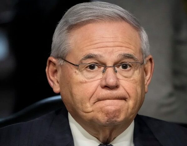 15 años de prisión para el exsenador cubanoamericano Bob Menéndez