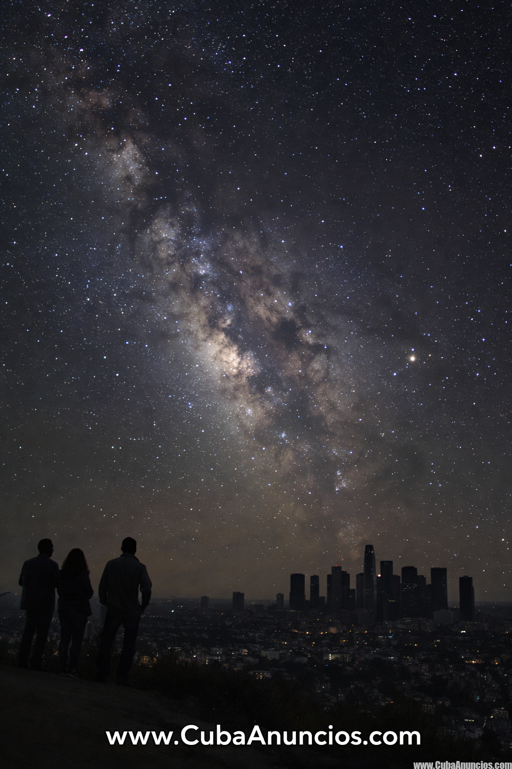 🌌 Cuando Los Ángeles se quedó a oscuras… y descubrió que vivía bajo la Vía Láctea