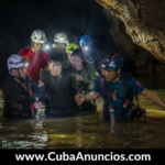 Rescatistas hallan con vida a cinco personas atrapadas en una cueva inundada en Laos