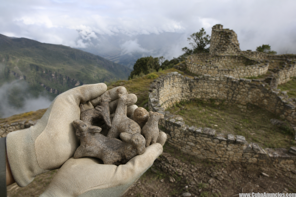 Estatuillas de piedra halladas en Kuélap asociadas a rituales de fertilidad y protección